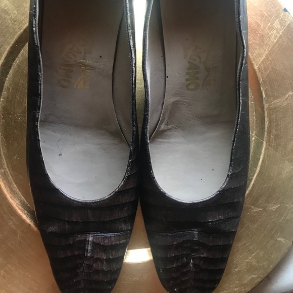 VINTAGE BROWN CROCODILE PUMPS - Picture 2 of 8